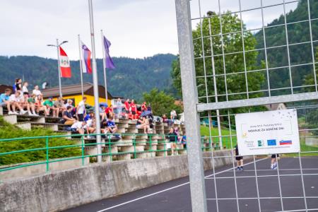 Obnovljeno asfaltno igrišče